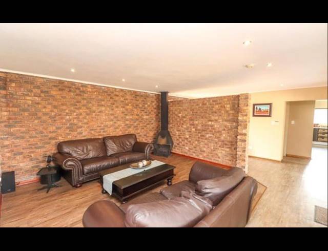 5 BEDROOM HOUSE FOR SALE IN MEYERSDAL